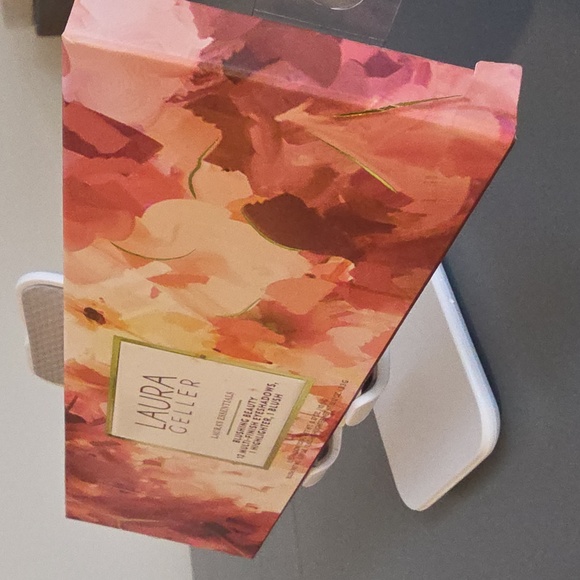 LAURA GELLET NEW Blushing Beauty, Eyeshadows, Highlighter, and Blush - Picture 8 of 8